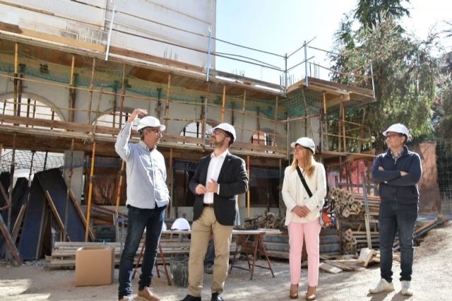 El alcalde de Lorca supervisa el avance de las obras de recuperación del antiguo Claustro de Santo Domingo y la recolocación de sus tradicionales arcos - 1, Foto 1