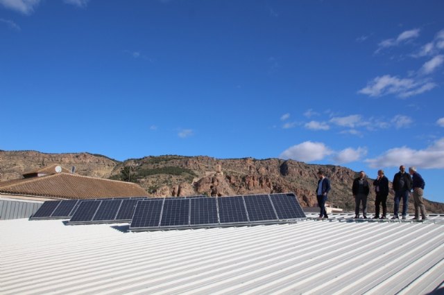 El Ayuntamiento instalar placas solares fotovoltaicas en todos los centros educativos y deportivos, Foto 1