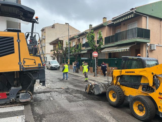 La renovación de más de 4.000 metros cuadrados de asfalto mejora la seguridad vial en Los Garres y La Alberca - 4, Foto 4