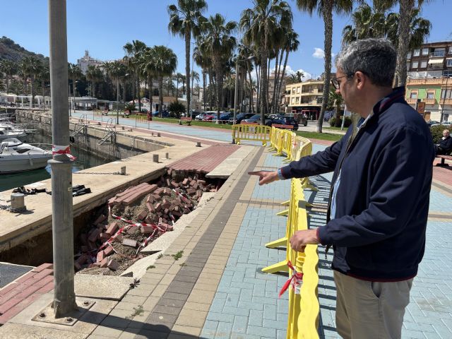 El edil de Obras solicita a la Dirección General de Puertos que solucione de forma inminente el hundimiento de un tramo del Puerto Pesquero de Águilas - 1, Foto 1