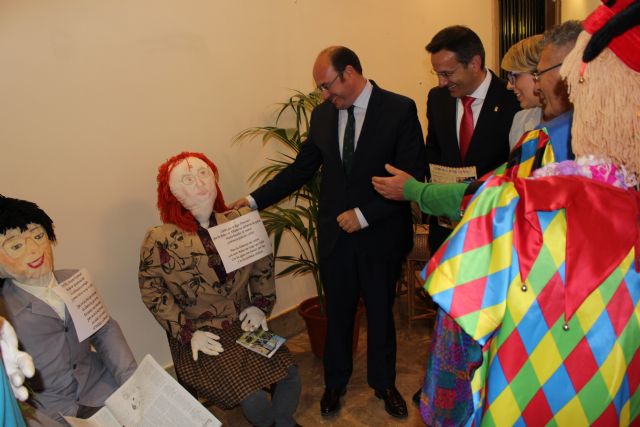 El presidente de la Comunidad anima a participar en la colorida tradición de los Mayos de Alhama de Murcia - 2, Foto 2