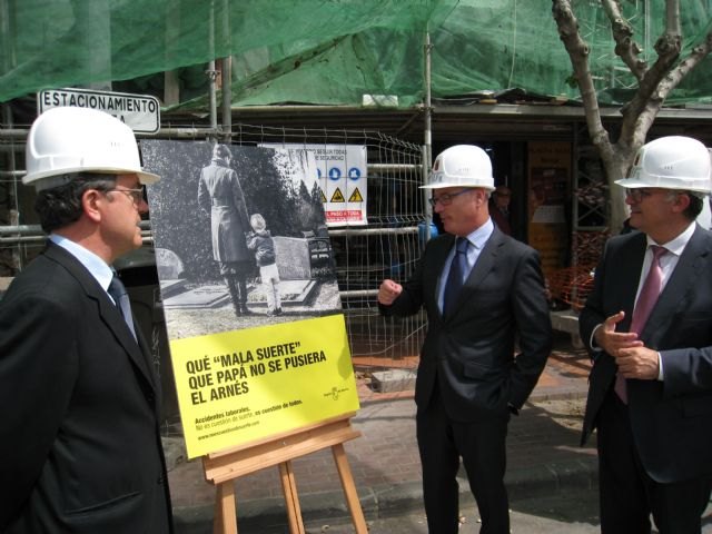 La Comunidad pone en marcha una campaña de sensibilización y concienciación para luchar contra la siniestralidad laboral - 1, Foto 1
