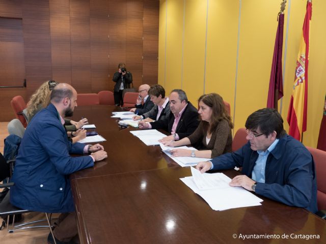 La Mesa del Pacto por la Noche empieza a andar escuchando las propuestas de los agentes sociales para su estudio en grupos de trabajo - 2, Foto 2