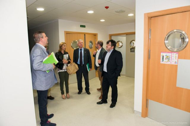 Francisco Calderón y Carmen Martín comprueban el funcionamiento de la residencia Geriatros de Fuente Cubas - 2, Foto 2