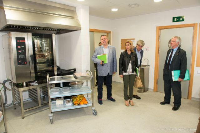 Francisco Calderón y Carmen Martín comprueban el funcionamiento de la residencia Geriatros de Fuente Cubas - 3, Foto 3