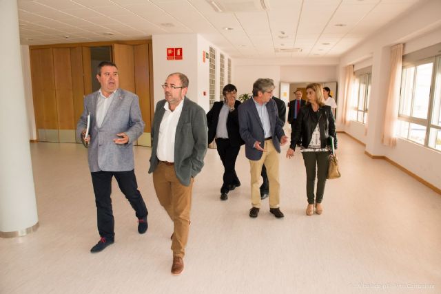 Francisco Calderón y Carmen Martín comprueban el funcionamiento de la residencia Geriatros de Fuente Cubas - 5, Foto 5