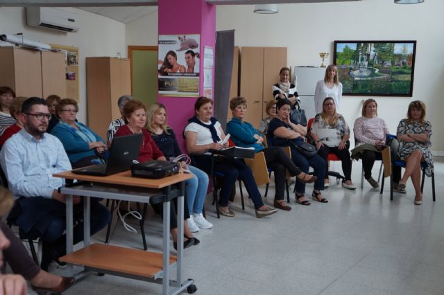 Las mujeres de la asociación Isabel González torreña se informan sobre medicina estética - 3, Foto 3