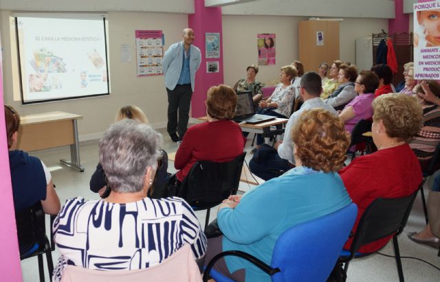 Las mujeres de la asociación Isabel González torreña se informan sobre medicina estética - 4, Foto 4