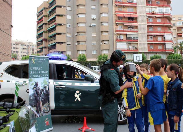 La Guardia Civil realiza una exhibición de medios a los alumnos - 2, Foto 2