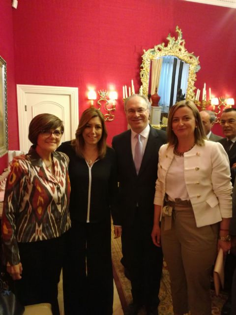 La presidenta de la Asamblea asiste a la conferencia sobre “Andalucia y España ante el nuevo reto de la UE” del presidente del Parlamento Andaluz - 1, Foto 1