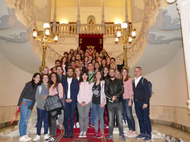 El edil de Educacion recibe a los alumnos del programa Erasmus+ Ready Steady Work! del IES Los Molinos - 1, Foto 1