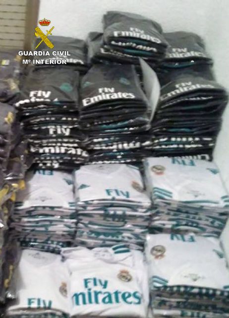 La Guardia Civil se incauta de 6.700 prendas textiles falsificadas - 2, Foto 2