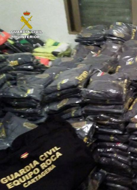 La Guardia Civil se incauta de 6.700 prendas textiles falsificadas - 3, Foto 3