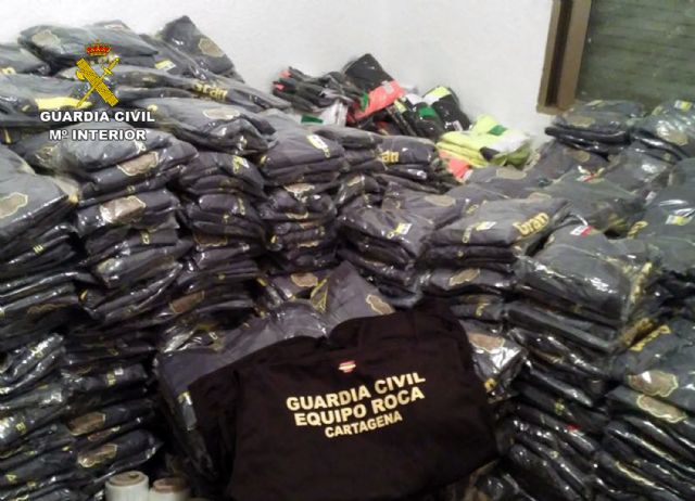 La Guardia Civil se incauta de 6.700 prendas textiles falsificadas - 5, Foto 5