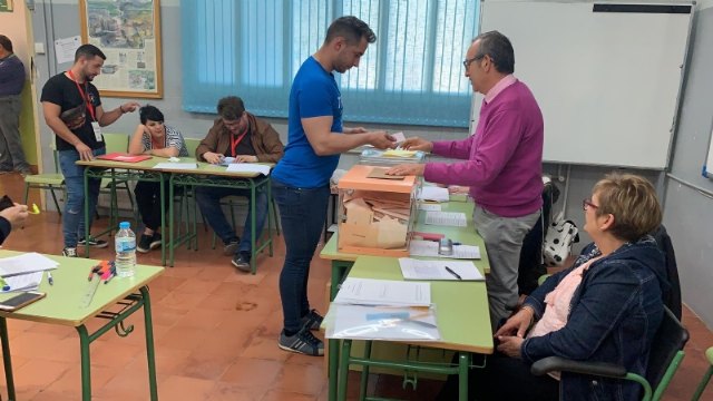 The participation of electors in Totana in the general elections amounts to 59.53%, at 18:00 hours, Foto 3
