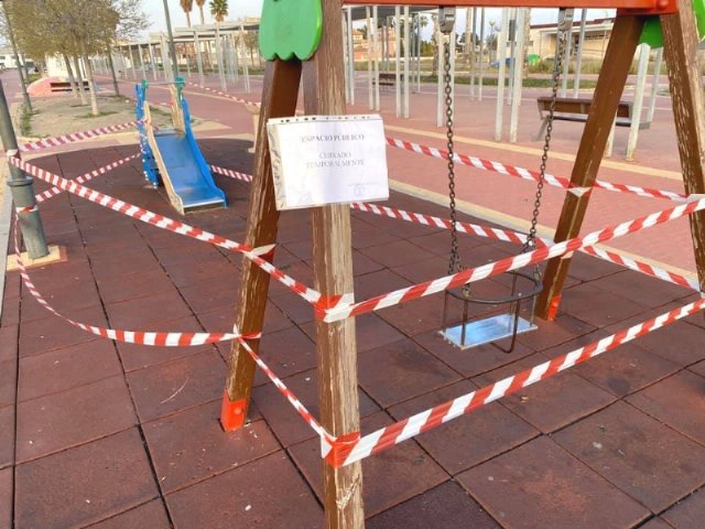 All the parks and gardens of the municipality are still closed to the public so as not to favor the spread of the epidemic, Foto 1