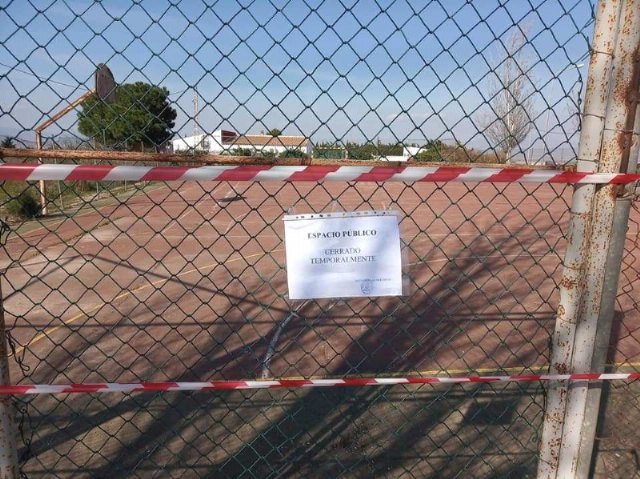 Todos los parques y jardines del municipio continúan cerrados al público para no favorecer los contagios de la epidemia, Foto 2