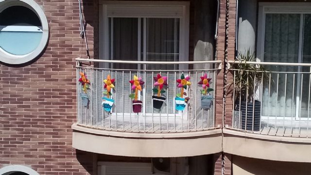 Un proyecto de la UMU anima a vestir los balcones de Murcia para arropar a quienes nos cuidan - 2, Foto 2
