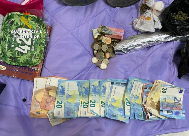 La Guardia Civil desmantela en Los Alcázares un activo punto de venta de drogas al menudeo - 1, Foto 1