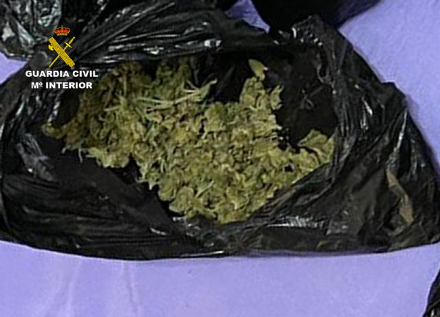 La Guardia Civil desmantela en Los Alcázares un activo punto de venta de drogas al menudeo - 3, Foto 3