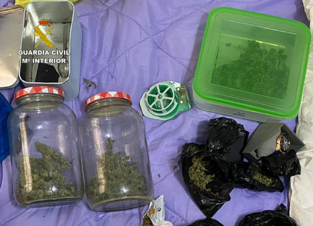 La Guardia Civil desmantela en Los Alcázares un activo punto de venta de drogas al menudeo - 4, Foto 4