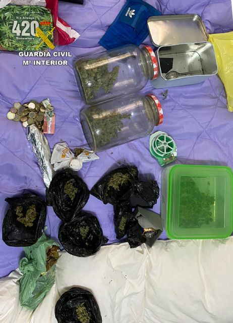 La Guardia Civil desmantela en Los Alcázares un activo punto de venta de drogas al menudeo - 5, Foto 5