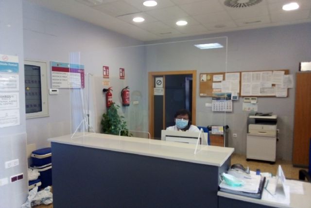 El Ayuntamiento instala mamparas de protección en los consultorios médicos de la comarca - 1, Foto 1