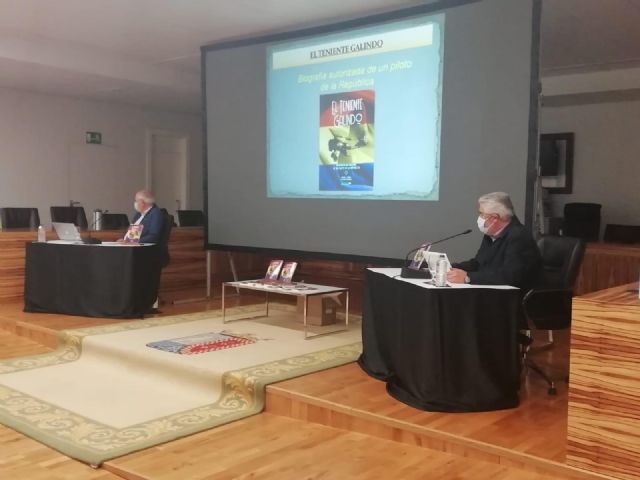 El Teniente Galindo. Biografía autorizada de un piloto de la República - 1, Foto 1