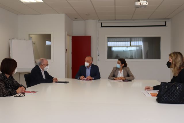 Los trabajadores de Aguas de Murcia donan a Cáritas cerca de 8.000 euros - 1, Foto 1