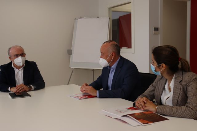 Los trabajadores de Aguas de Murcia donan a Cáritas cerca de 8.000 euros - 2, Foto 2