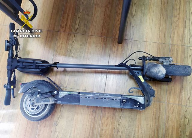 La Guardia Civil detiene a un joven que circulaba en un patinete eléctrico con cerca de medio kilo de marihuana - 2, Foto 2