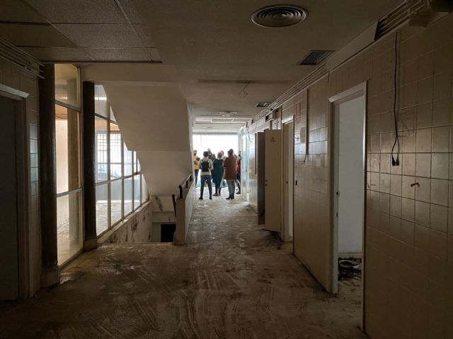 Visita de arquitectos al antiguo edificio Centro de Salud,dentro del concurso de Proyectos PIRED - 1, Foto 1