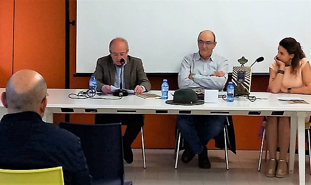 Barat brilló en la Feria del Libro de Cieza - 1, Foto 1