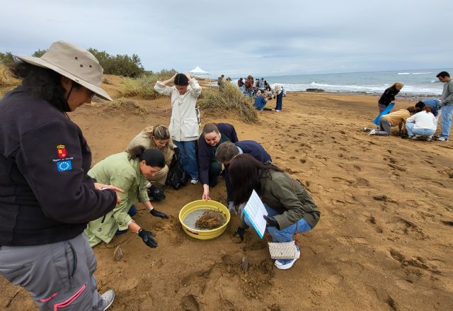 Jornada de recogida de residuos en Playa Larga del Parque Regional de Calblanque - 2, Foto 2