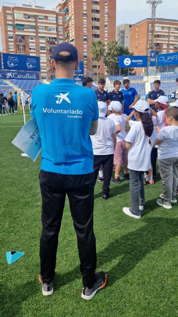 CaixaBank y el UCAM Murcia C.F. reúnen a más de 330 niños en la tercera edición de ´Unidos por el balón´ - 3, Foto 3