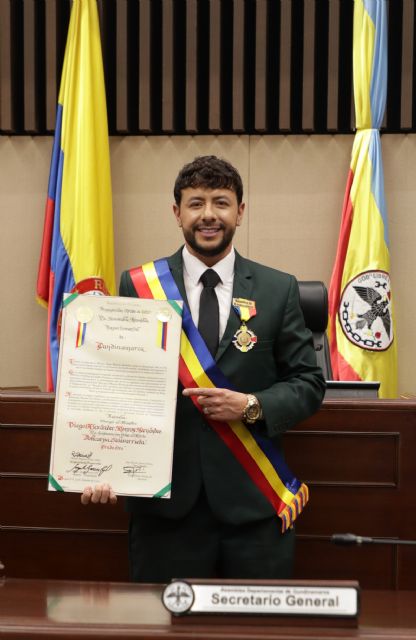 Diego Monroy recibe la Orden al Mérito Policarpa Salavarrieta en grado oro - 2, Foto 2