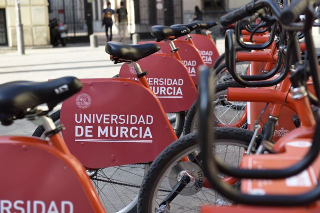 La Universidad de Murcia se pasea por la ciudad en las bicicletas de MUyBICI - 1, Foto 1