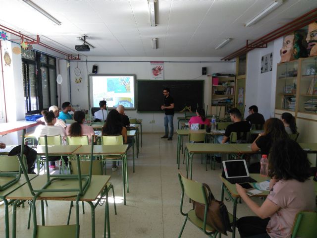 Jornada de emprendimiento con los alumnos del Centro de Educación de Adultos - 1, Foto 1