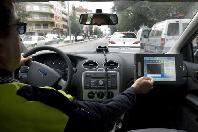 La Policía Local inicia una campaña de control de la circulación de vehículos en el Casco Histórico - 1, Foto 1