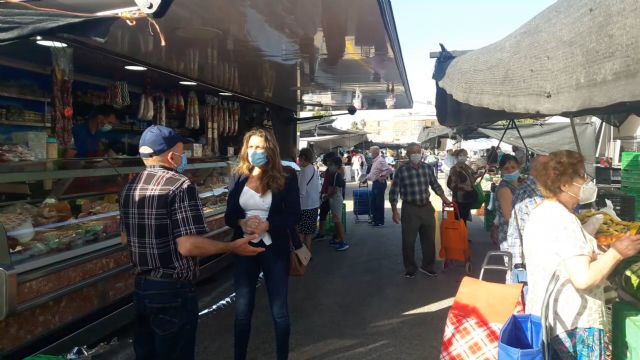 El PP exige al alcalde del PSOE que rectifique su veto contra los vendedores de textil y calzado en el mercado - 1, Foto 1