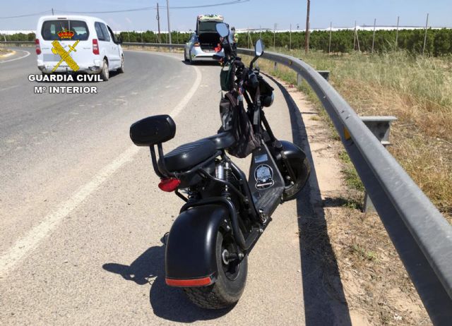 La Guardia Civil investiga al conductor de un patinete eléctrico por carecer de permiso de conducir y sextuplicar las tasas de alcoholemia - 1, Foto 1
