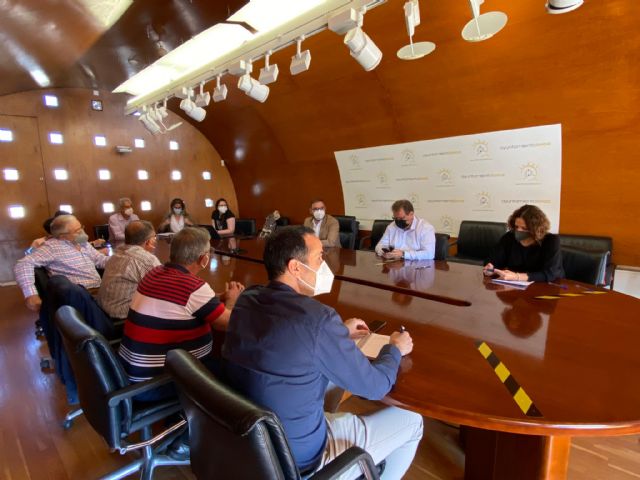 El alcalde se reúne con técnicos de la CHS y vecinos de Campillo y Torrecilla para evaluar el avance de los proyectos para minimizar el impacto de las lluvias torrenciales en estas zonas - 1, Foto 1
