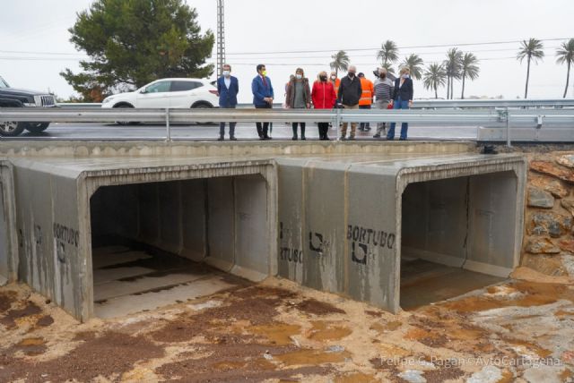 Abre al tráfico la carretera de Los Nietos tras acabar la obra que evita inundaciones por la rambla de La Carrasquilla - 1, Foto 1