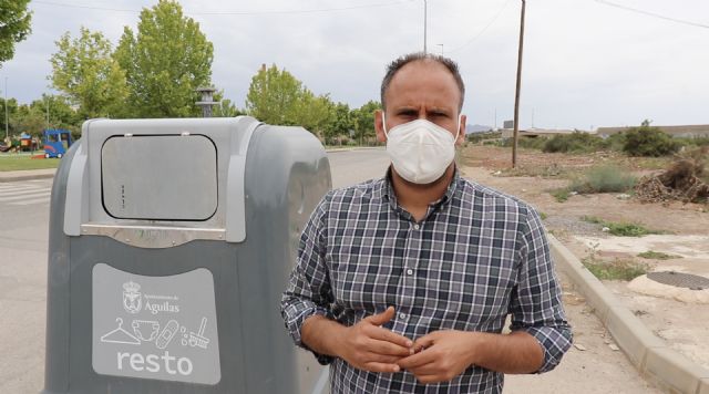 El funcionamiento de los nuevos cierres metálicos de los contenedores plantea dudas sobre su eficacia y coste - 1, Foto 1