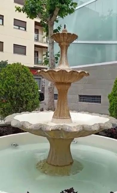 El Ayuntamiento de Lorca repara la fuente de la Plaza de Cristo Rey que llevaba 10 años sin funcionar - 1, Foto 1