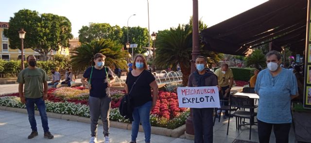 Nueva concentración frente al ayuntamiento de Murcia motivada por la problemática laboral en Mercamurcia - 2, Foto 2