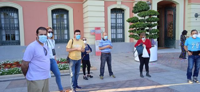 Nueva concentración frente al ayuntamiento de Murcia motivada por la problemática laboral en Mercamurcia - 3, Foto 3