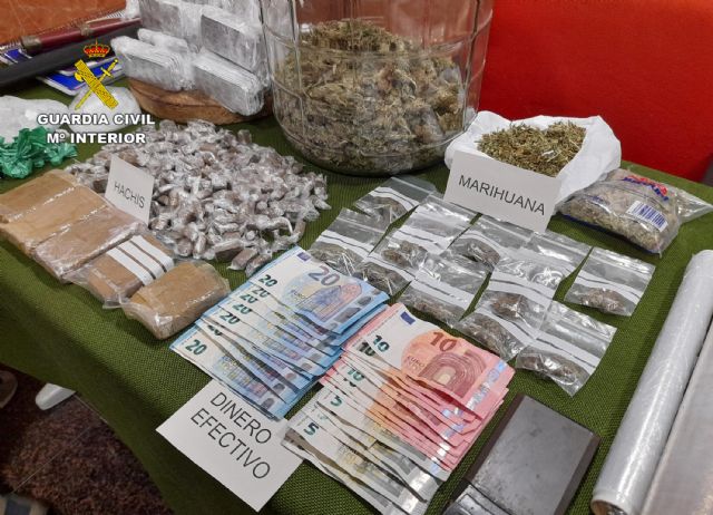 La Guardia Civil desmantela un activo punto dedicado a la venta ininterrumpida de varios tipos de sustancias estupefacientes - 3, Foto 3