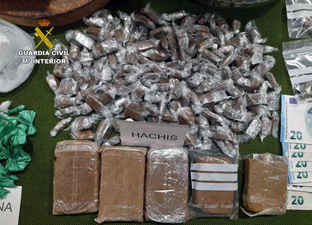 La Guardia Civil desmantela un activo punto dedicado a la venta ininterrumpida de varios tipos de sustancias estupefacientes - 5, Foto 5