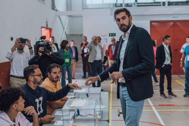 José Ángel Antelo, candidato a la presidencia de la Región de Murcia, vota en Altorreal - 1, Foto 1